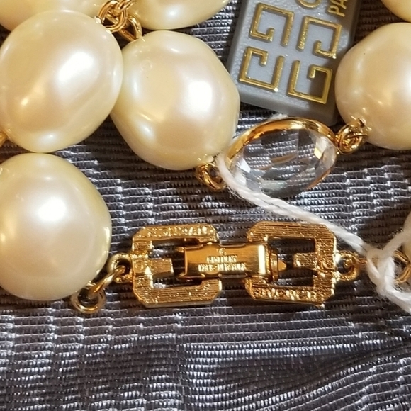 GIVENCHY PARIS NY Tagged Orig Bag Necklace - Picture 5 of 8